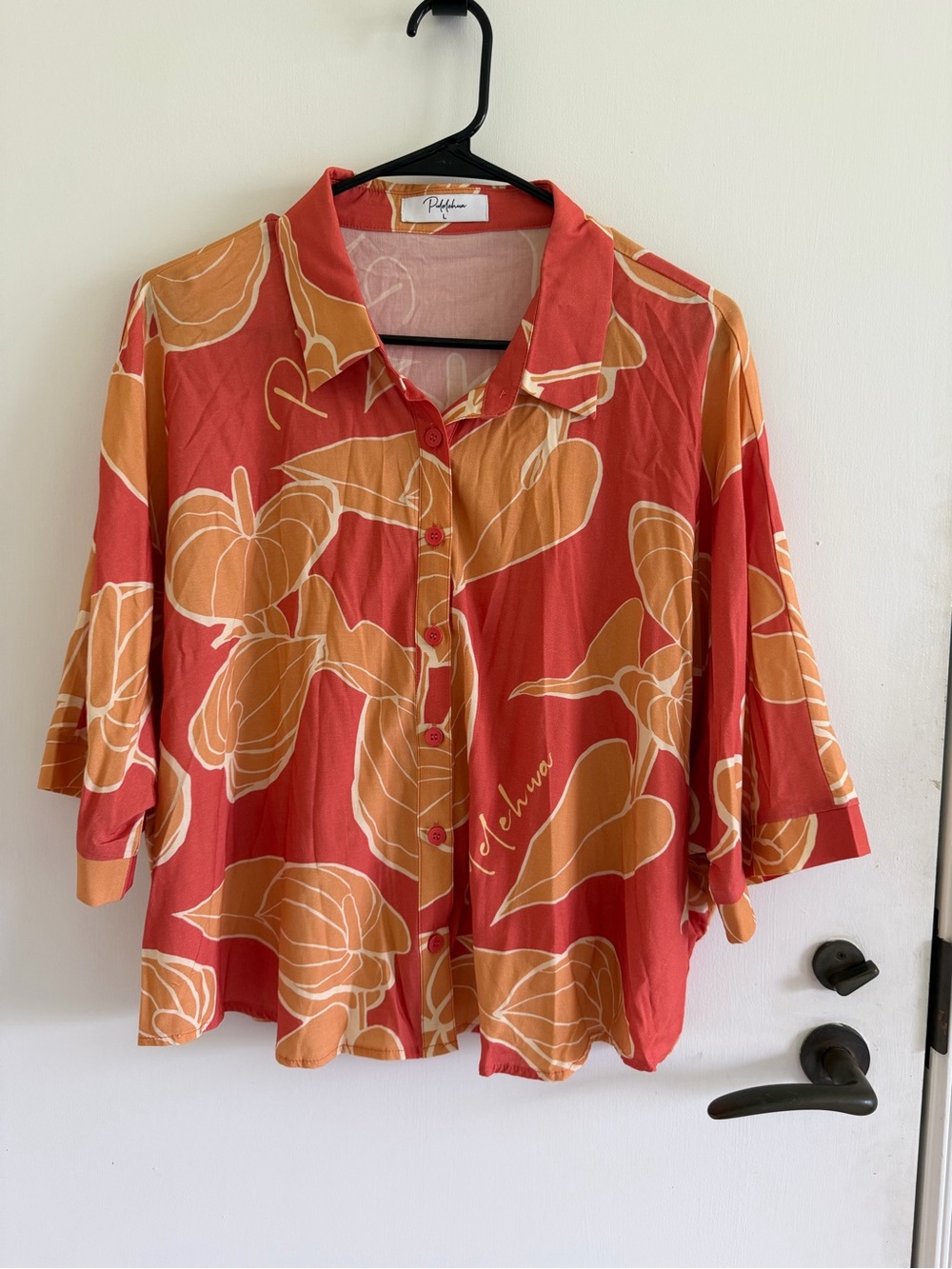 Pulelehua antherium button front top Hawaii